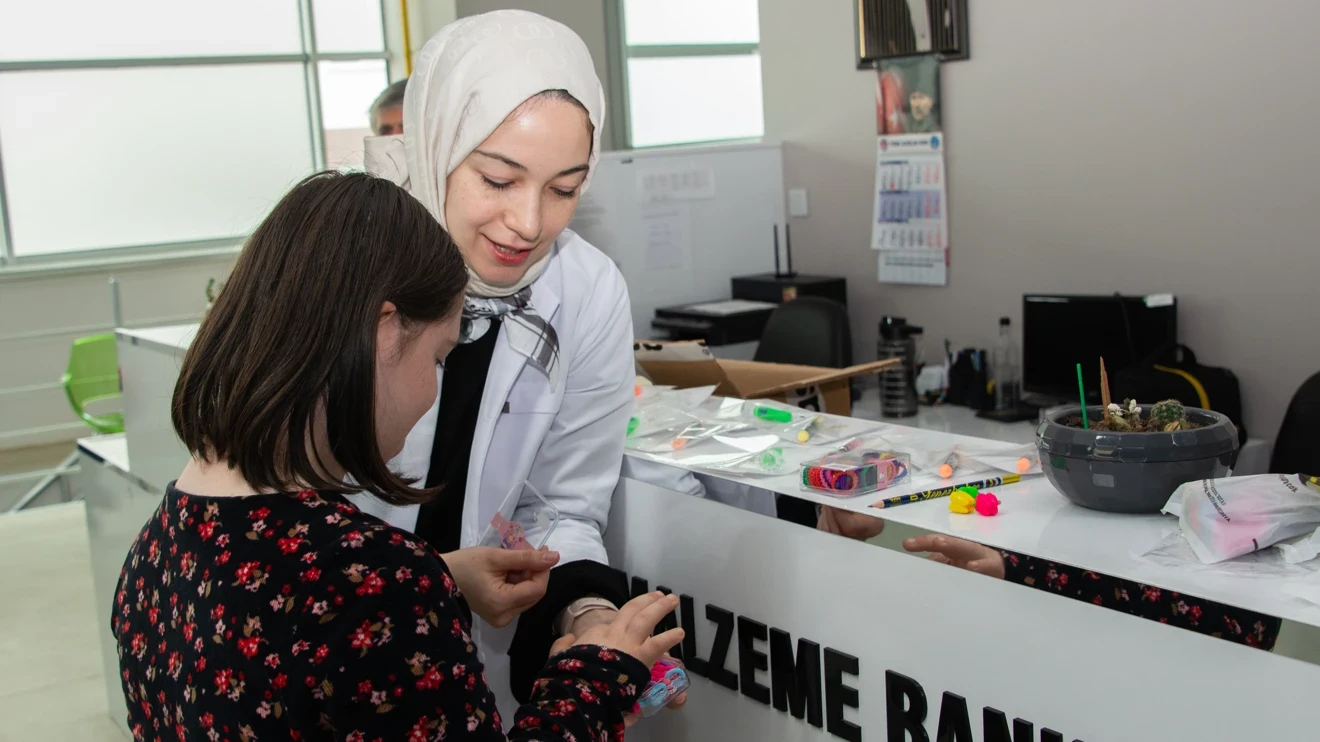 Fakültemiz Bünyesinde özel gereksinimli çocukların diş tedavileri yapıldı